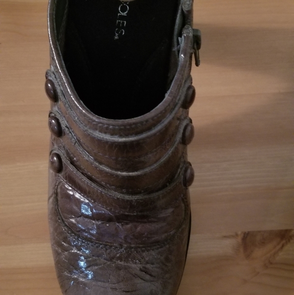 Aerosoles gray leather booties - wrinkled look size US 7 - Picture 2 of 5